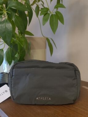 NWT Athleta All About Large Crossbody Belt Bag - Army Green